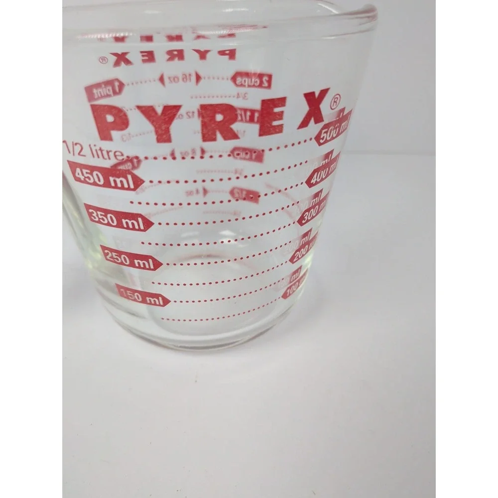 Pyrex 2-Cup  1 Pint Vintage Red Lettered Glass Measuring Cup.